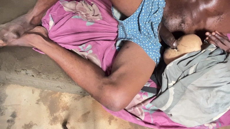 Bangcum8: 和我的大屁股荡妇的脚交