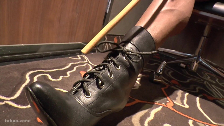 Nude Sportswomen: Una donna muscolosa che parla porcate cbt