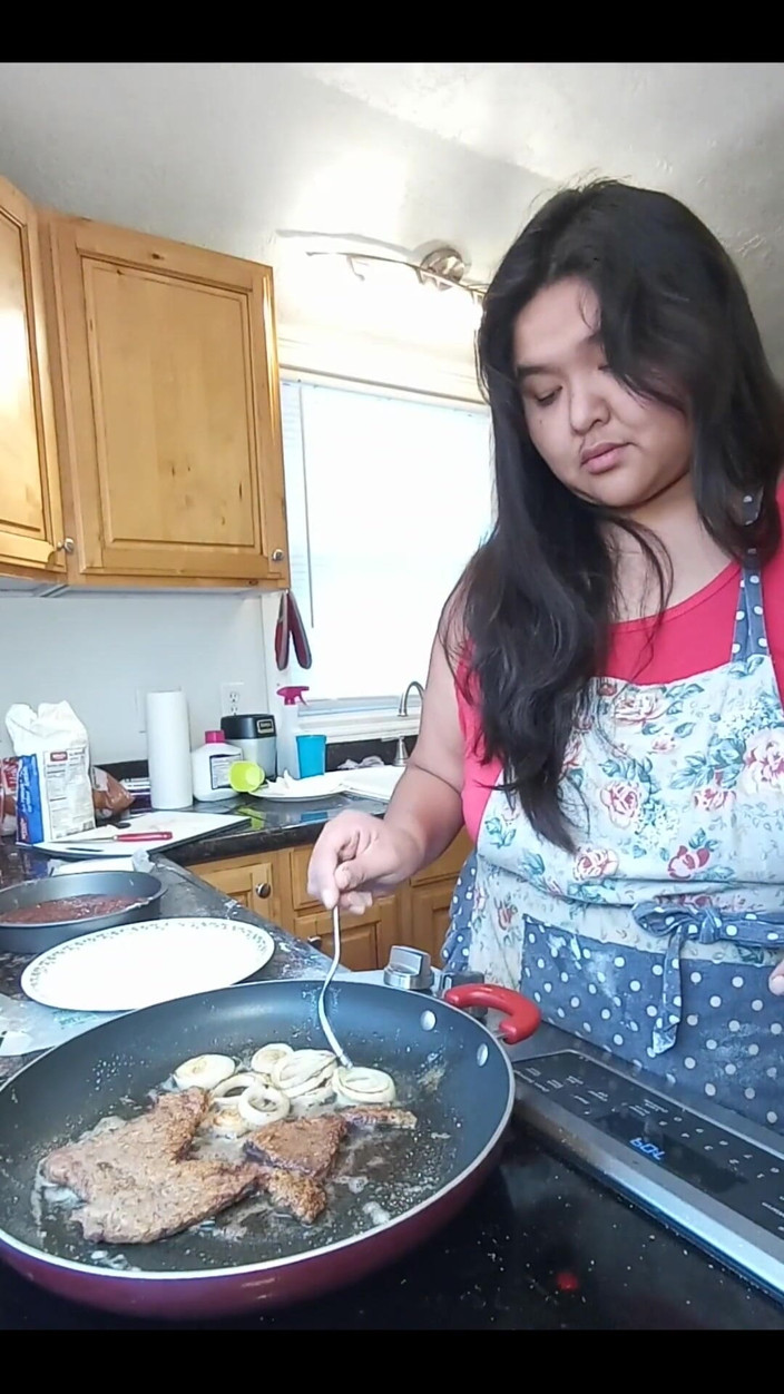 DeesDeepThroat: Housewife