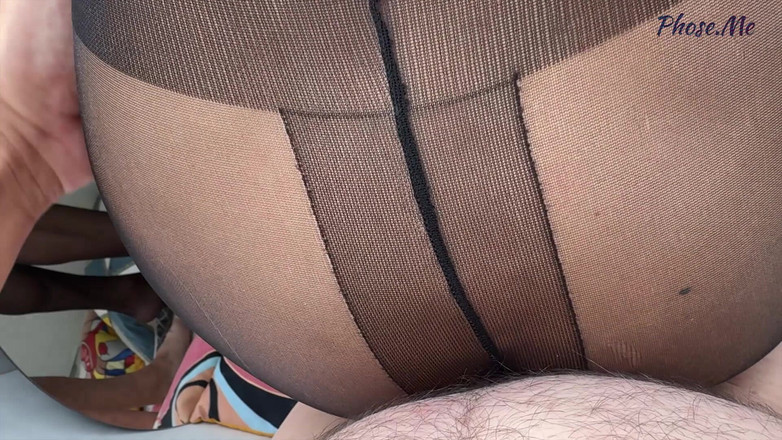 Pantyhose me porn videos: Blonďatá MILF ukazuje své kouření a dostane výstřik na obličej