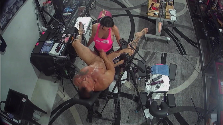 There is no safeword: 스트랩 온 스토리 - 매일 페깅 데이 77 그는 큰 자지 구멍 크기 조정에서 내 입에 사정해야합니다