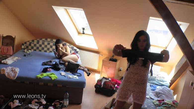 Leon Lambert Girls Twerk Parties CFNM: 3 girls 1 boy long handjob with ass shaking - part a