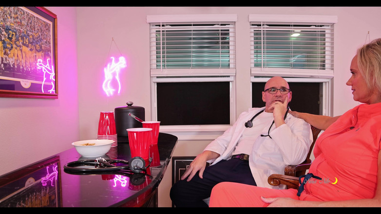 Nina Nite: Nina sert bir vardiyadan sonra sikiliyor