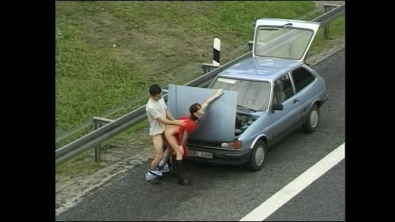 Little World: Sürtük orta yaşlı seksi kadın arabada büyük yarak emiyor ve...