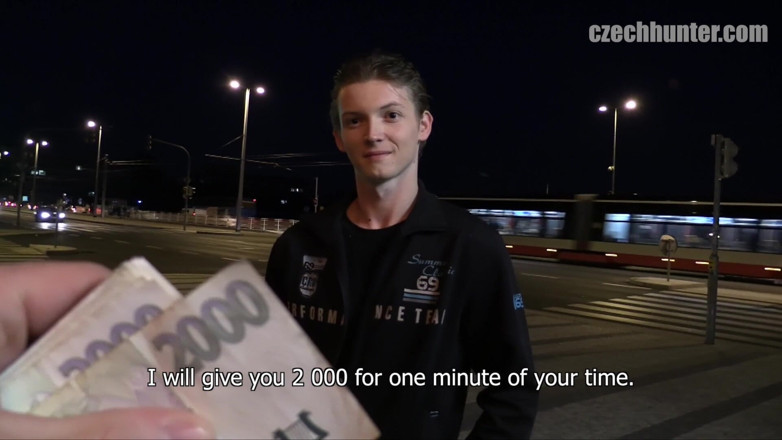Czech Hunter: Chasseur tchèque - une étudiante anti-tabac entraînée dans la nuit froide vend...