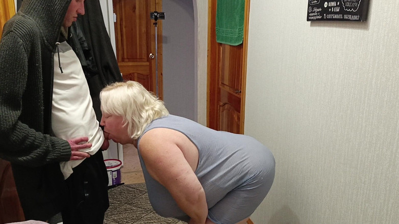 Zona901: Kurir ngentot mulut dan memek ibu tirinya gaya doggy