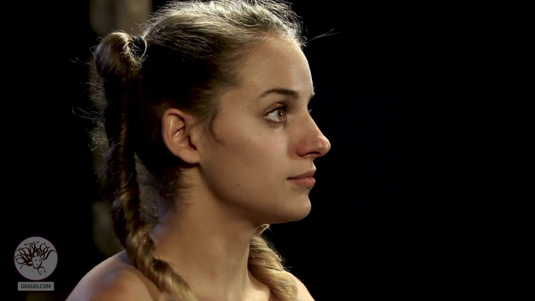 Graias Studio: Nike retorna - caning - parte 2