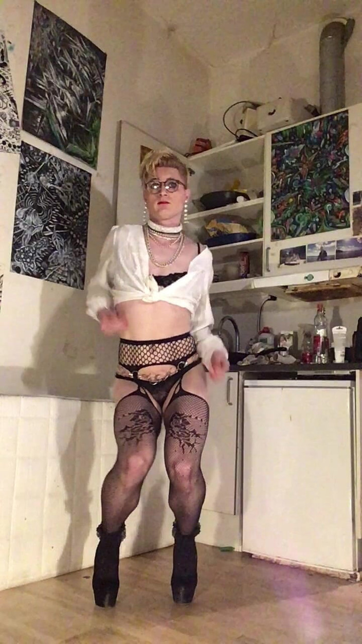 Sissy Cindy Slut: Incrível Sissy Femboy Dance