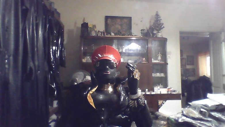 Latexsmoker: Catsuit Lateks Merokok