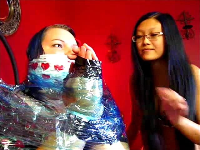 Selfgags classic: Verdorbene schlampe wickelt ihren babysitter um!