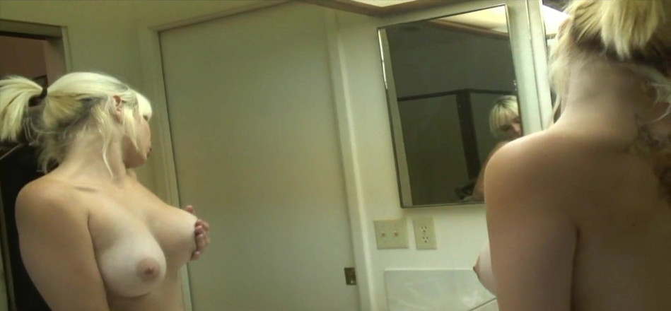 Pervy Studio: Tiener in de badkamer