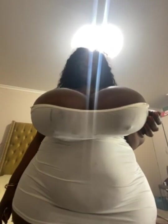 Legendary Booty Overdose: Siyah iri güzel kadın bikini azdırıyor
