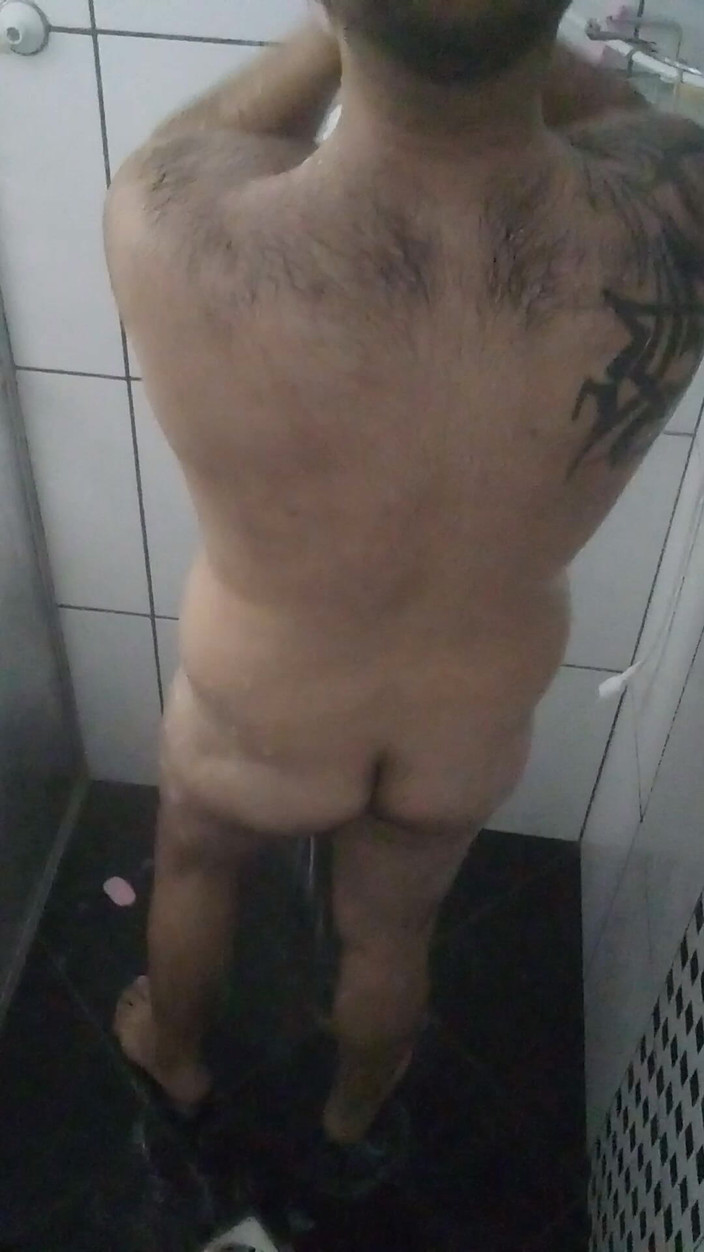 Lawer fuck oldje: Biorąc prysznic w siłowni