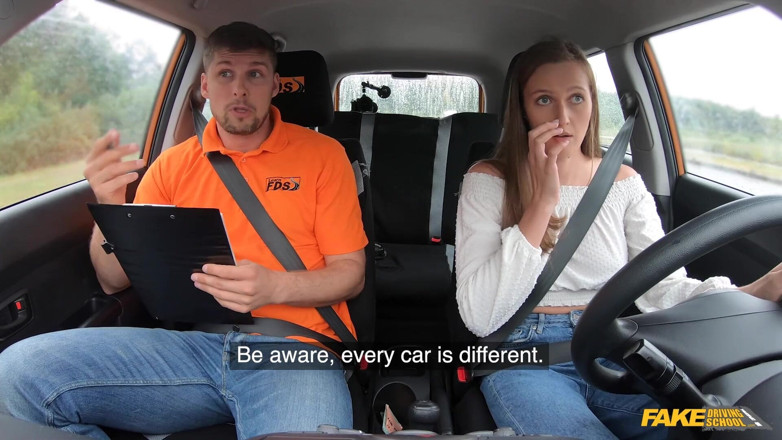 Fake Driving School: Lulus saya untuk melihat tetek sempurna saya