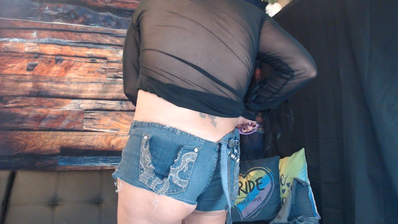 Abby Anna: Distrugerea blugilor cu rupții, Daisy Dukes