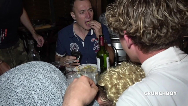 Latino Fucker: Hetero ošukaná přímo v restauraci