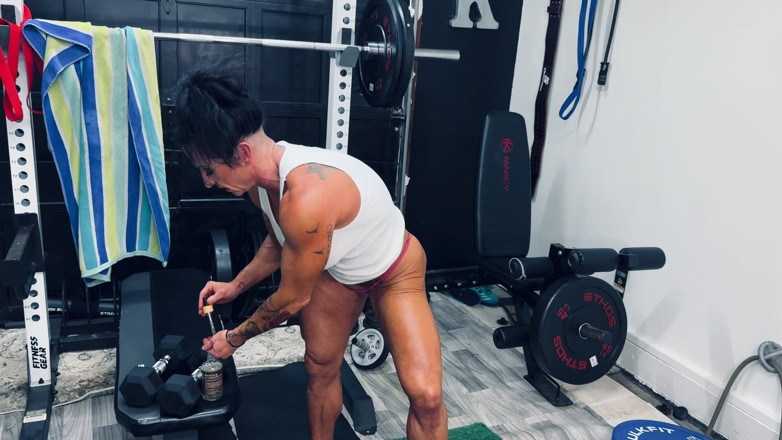 Kandylegsxxx: Kandy Flexes and Controls Your Load