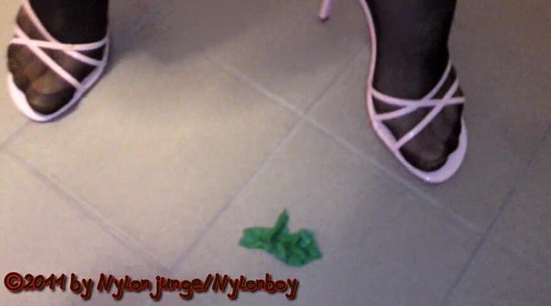 Carmen_Nylonjunge: Růžové podpatky a zelený balón