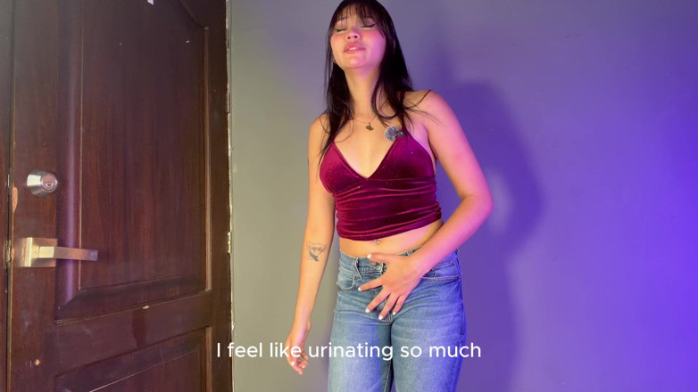 Angellkink: Busy Bathroom Need to Pee