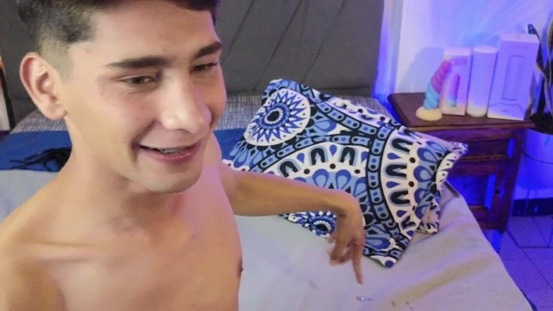 by_pandora: 내 정액을 먹고 있어