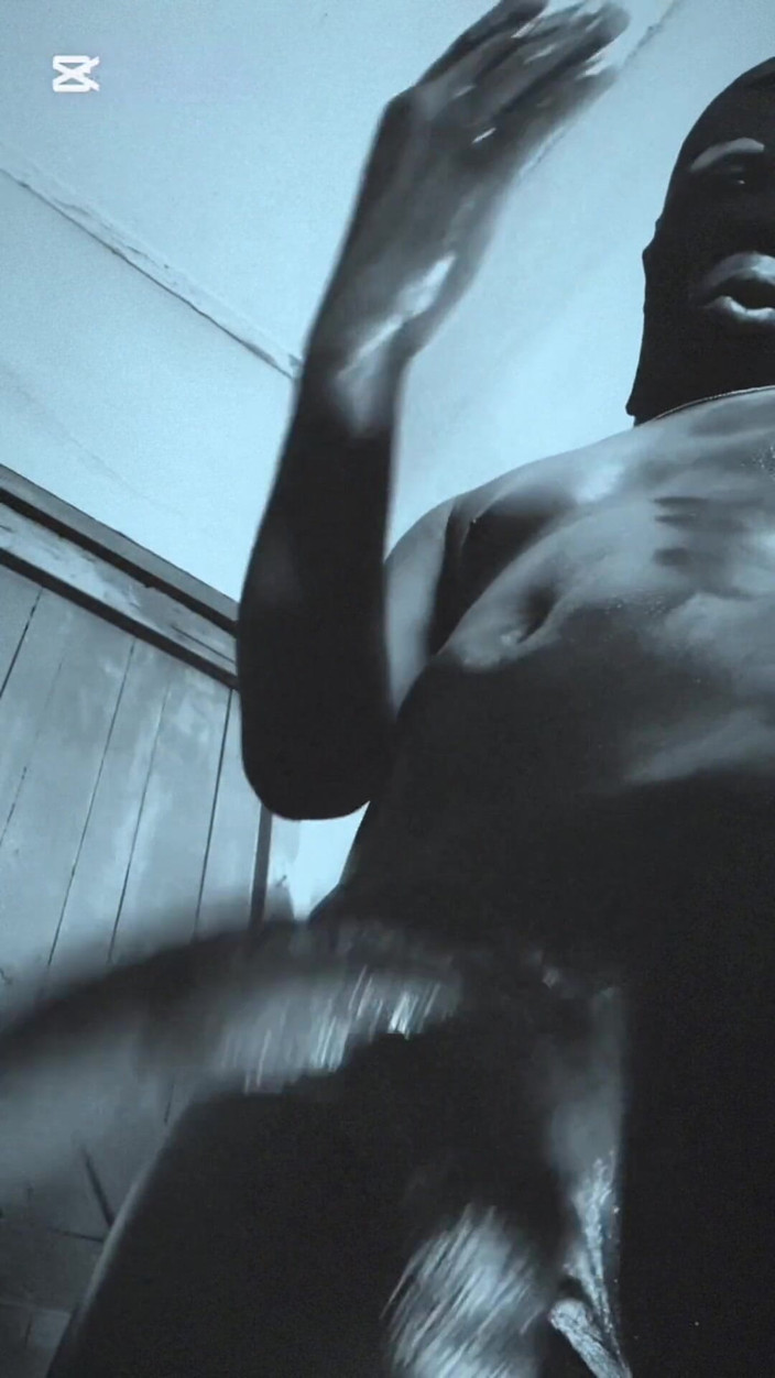 Bbc-godaddy: Bagian 2 peternak utama pria kulit hitam ini ngocok dan ngentot...