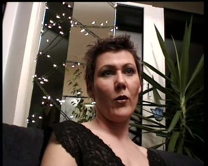 Deutscher hardcore: Watch This Amateur Shaving Session with German Mature Lady