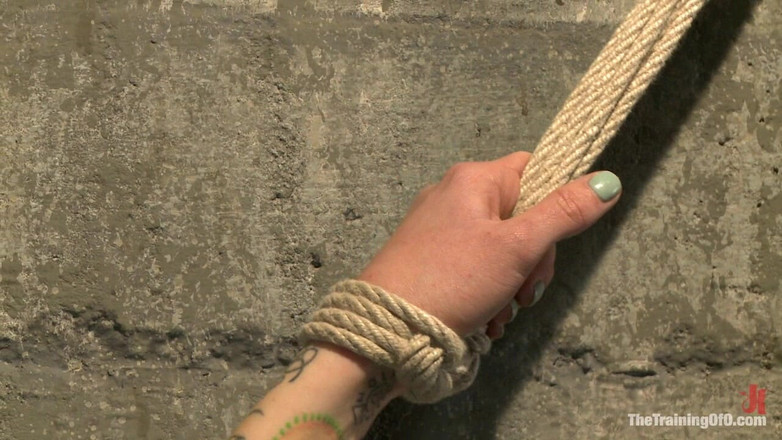 The Training of O by Kink: Dzień 3 - Iskry i mięśnie