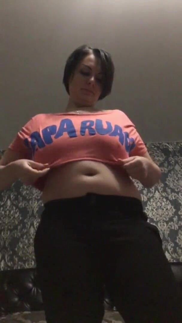 Sexy Milf: Titties want to go out from t-shirt! Freedom to titties!
