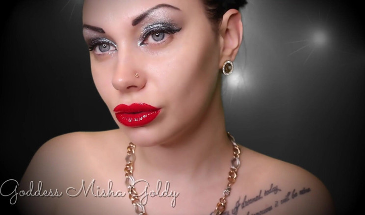 Goddess Misha Goldy: Cum en tu cara de tonta mientras mira mis labios...