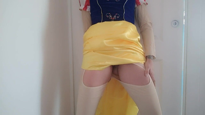 savannahamatoriale: snowhite, your favourite princess