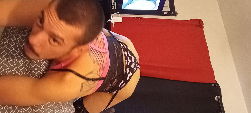 La flaca: Lasexyflaca секс в нижнем белье.Я обожаю получать двойной пендетт от двух 9-ти 9-ти членов и спермы все внутри моего рта и киски