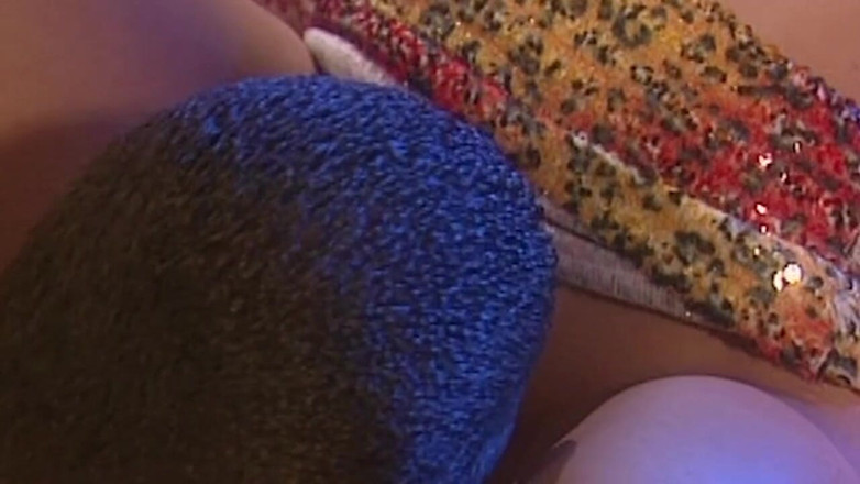 ORGASMX: Air mancur muncrat pirang meledak selama disodok intens