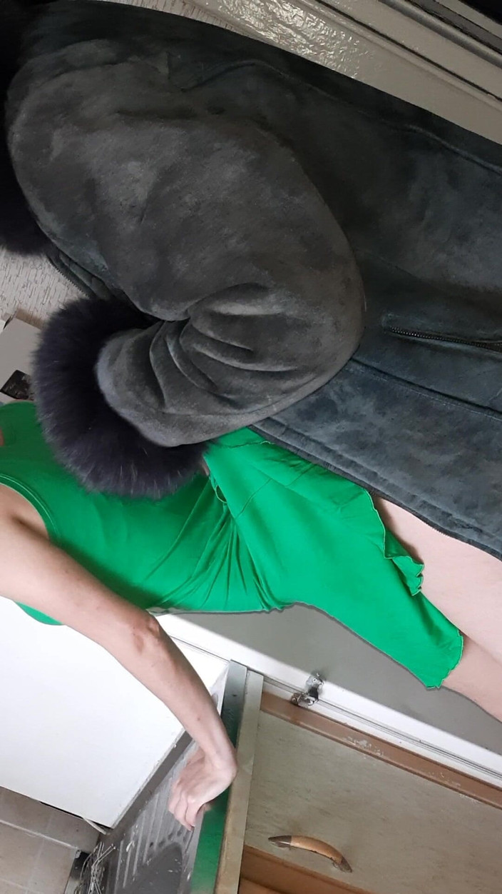 Lesbian-candys: मैंने अपने कपड़े उतारे बिना किचन में अपनी हाउसकीपर को चोदा - lesbian-candys