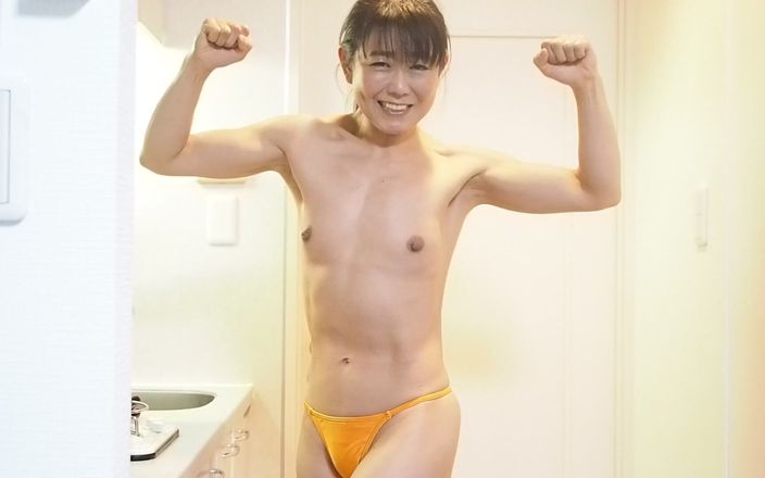 Mayumi Kanzaki: Muscular MILF shows off her naked body