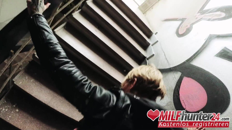 MILF Hunter 24: 熟女猎人狠操苗条的Vicky hundt！（德语）