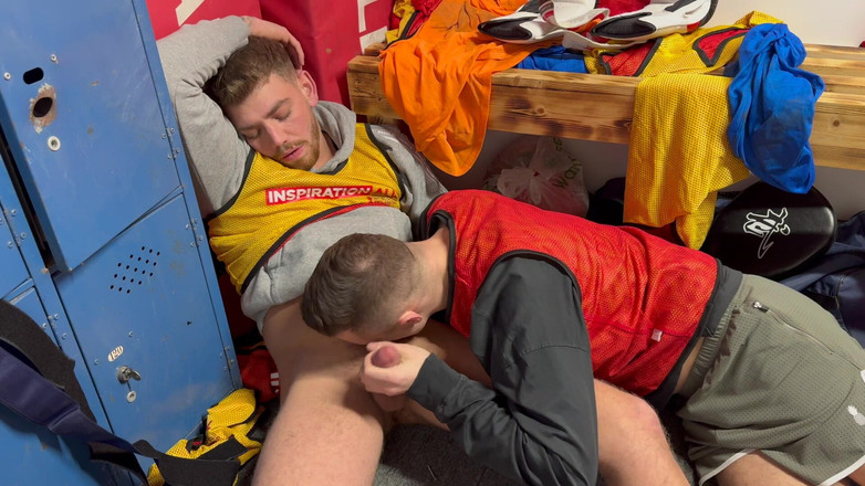 Jak White: Straight Lad Gets Sucked off in the Locker Room