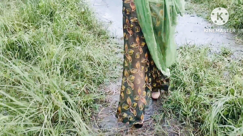 Fuckkkker: Desi Bhabhi ha portato suo cognato nella giungla e fa...