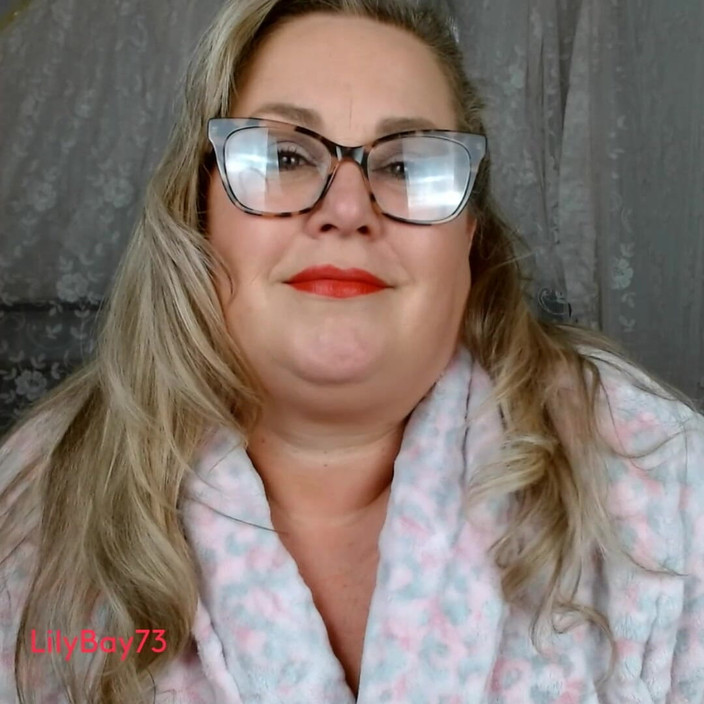 Lily Bay: Panggilan video kepada ibu tiri montel matang miang