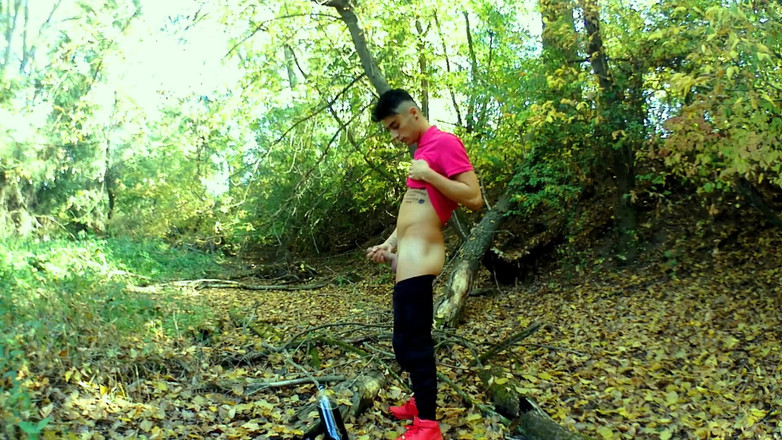 Idmir Sugary: Perut disumbat dengan limonade, burps, perut terapung dan melancap