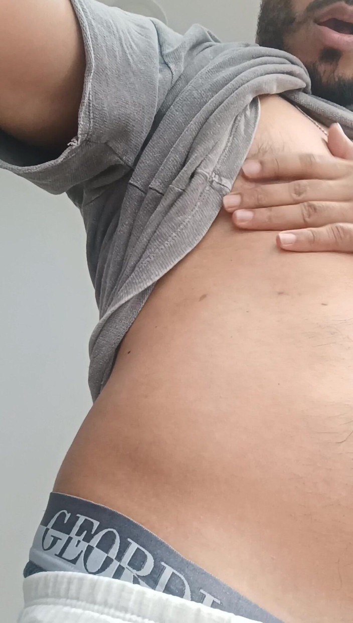 Tommhot: Masturbuji a na Dvoře sténá a mluví sprostě