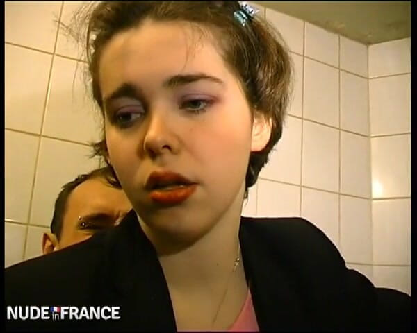 La France a Poil: A guy sharing his pretty young girlfriend getting gangbanged inside...