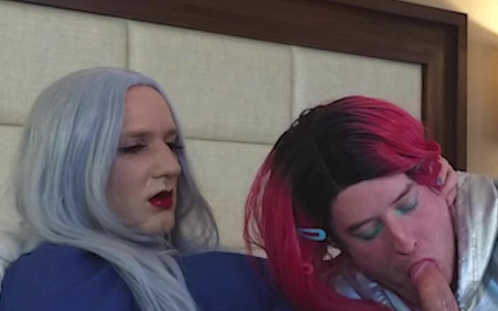 Sissy Bailey Wilde: Deslumbrante deusa femboy recebe boquete de Trans Kelsey Masters - compilação 2