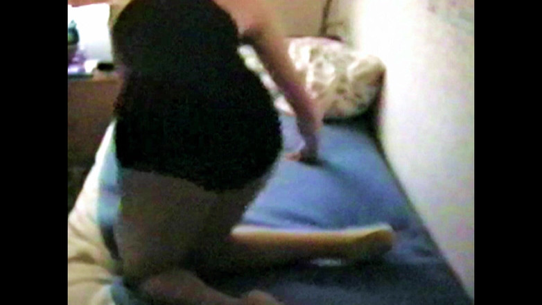 Mark Hannes: Bonggol Pakaian Renang Ibu Tiri Melancap