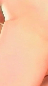 Pantat dan mulut cewek ini didobel penetrasi sama kontol besar sampai berdenyut