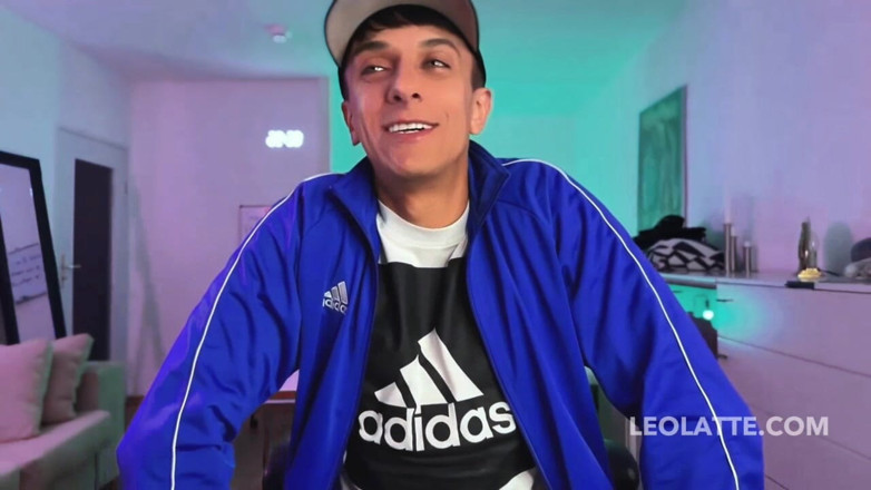 Leo_latte: Leo Latte Lets Viewers Control the Toy in His Ass...
