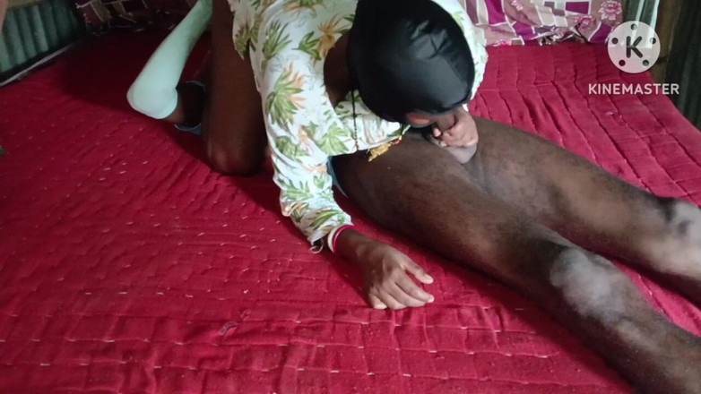 Chmeli1: Une bhabhi desi suce une bite et la fait longer