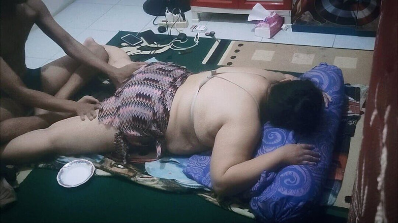 my_wife_chubby: 마사지 중 발정난 통통한 미망인