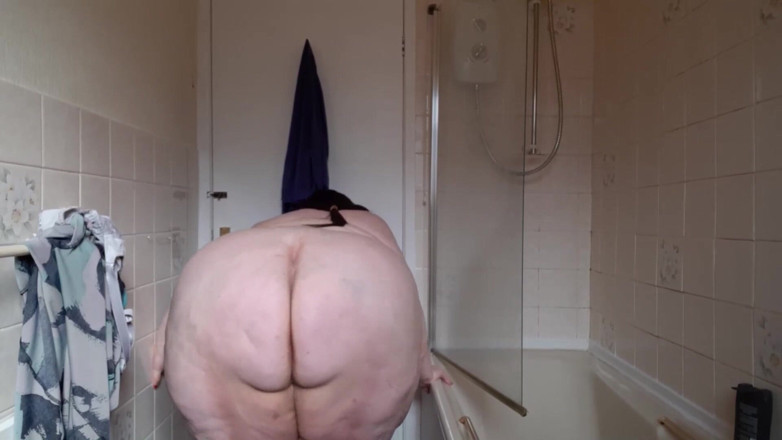 SSBBWLadyBrads: Showing off this massive figure