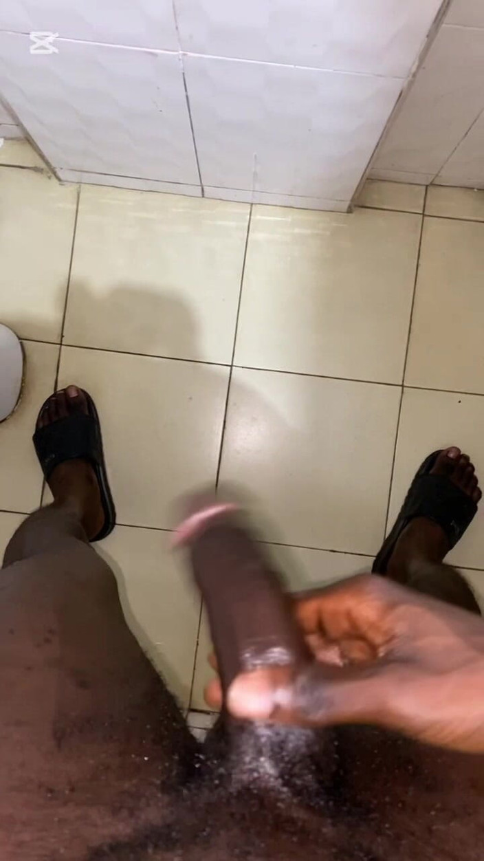 Slimniqqa: Shooting a Huge Cumload