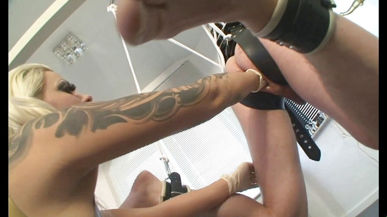 Absolute BDSM films - The original: 屈辱的な男の肛門の手が浸透